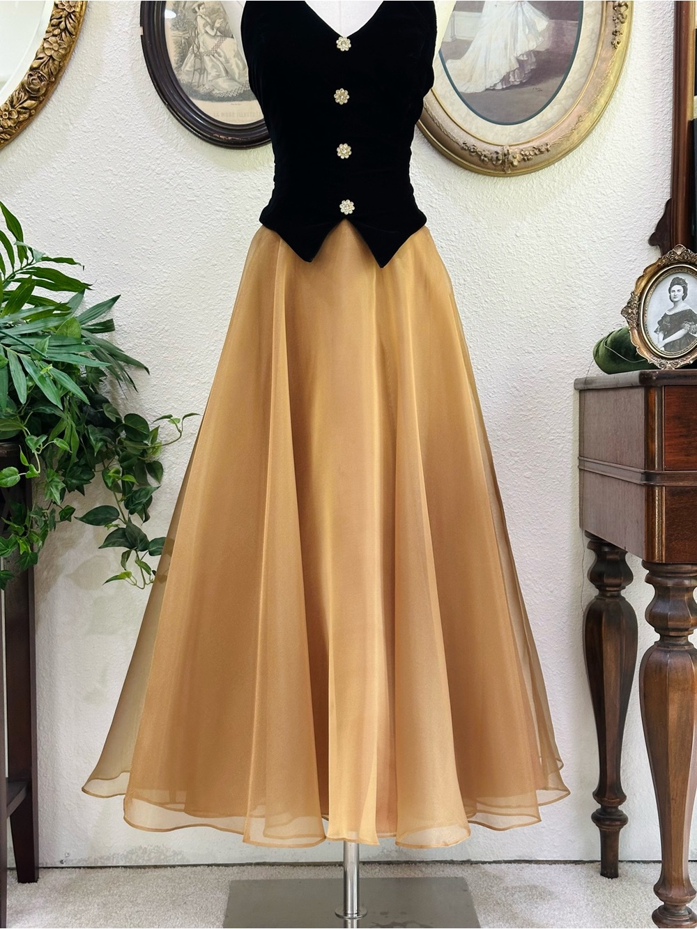 Vintage Dollar Velvet Gold Evening Gown - Picture 4 of 13